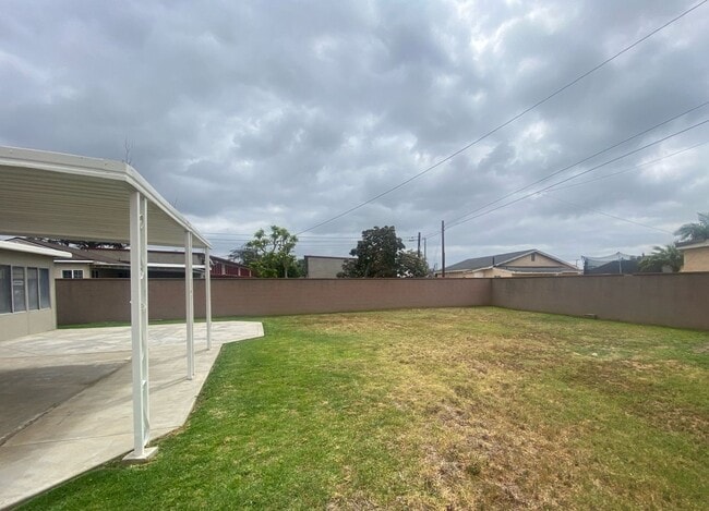 Building Photo - COME SEE this SAT! May 10th / Charming 3 B...