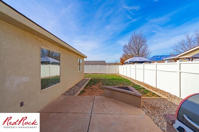 Building Photo - Move in Special: $200 off full first month rent on this inviting 3-Bedroom Home with Garage and P...