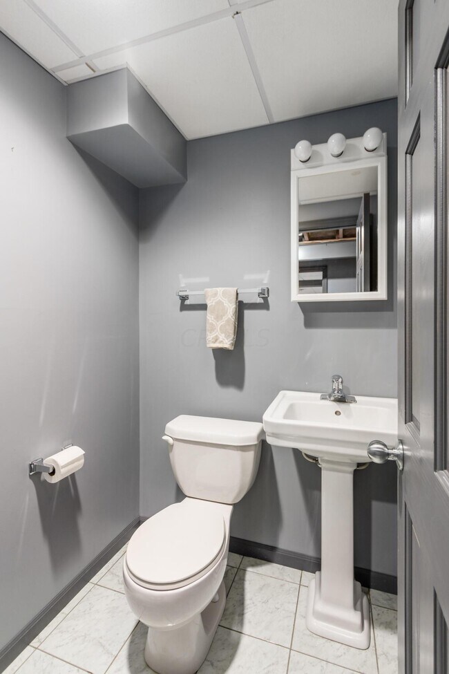 Building Photo - 5841 Elmbridge Ln