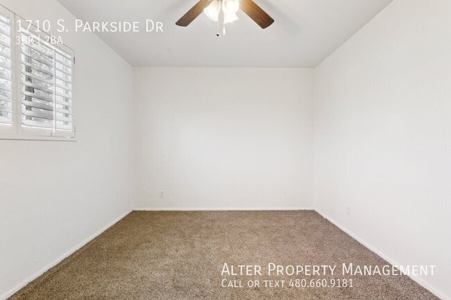 Building Photo - 1710 S Parkside Dr