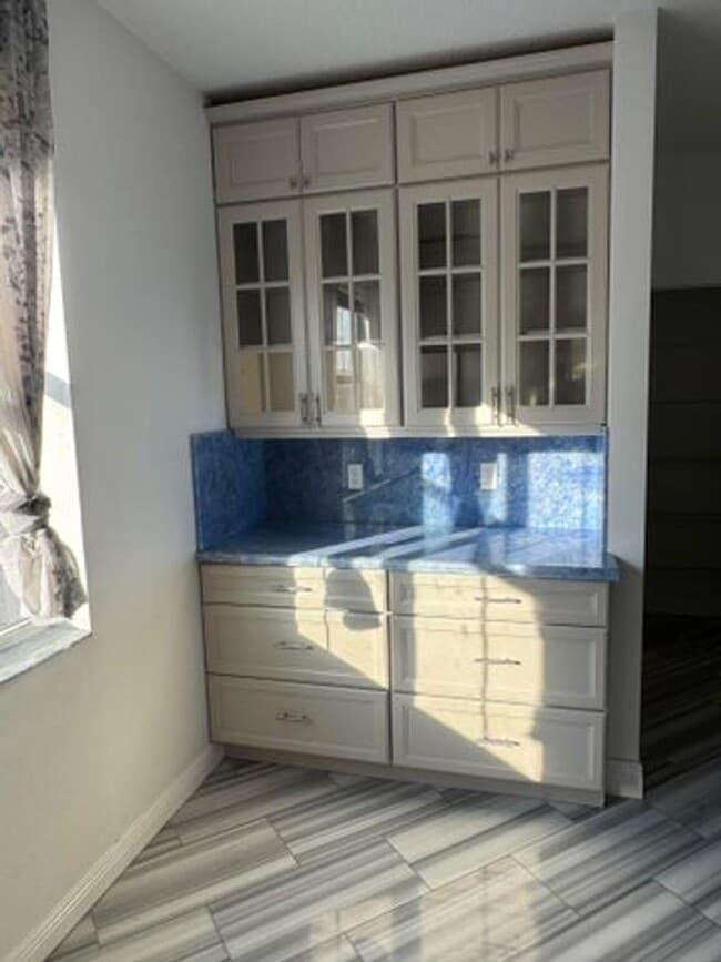 Building Photo - 1241 Vía De Fossi