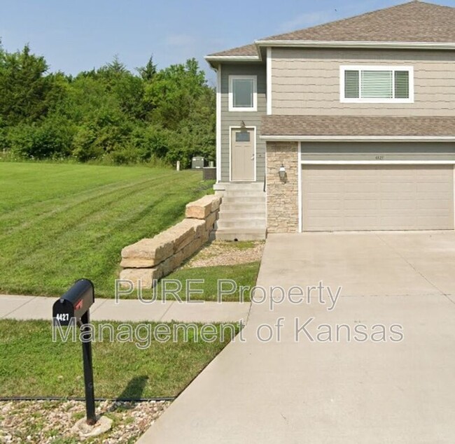 Primary Photo - 4427 SE Gemstone Ln