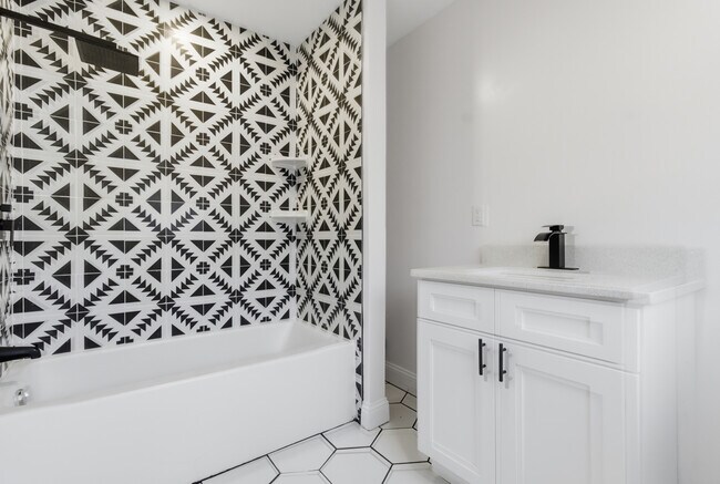 Building Photo - 4420 W Carmen St