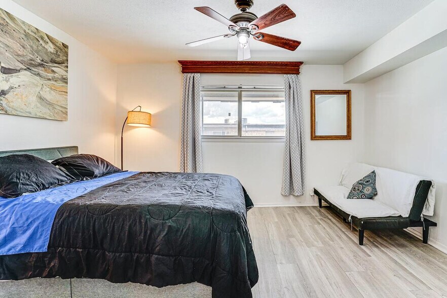 Building Photo - 10228 Regal Oaks Dr