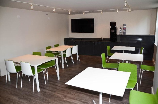 Building Photo - 326 W Illinois St