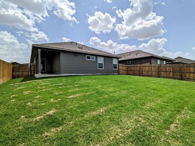 Building Photo - 121 Dylan Dr