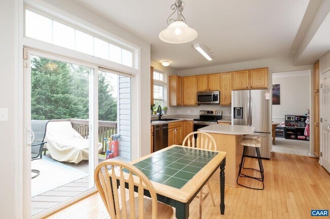 Building Photo - 662 Holly Hill Dr