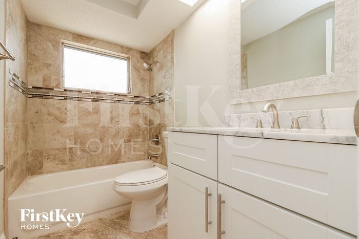 Building Photo - 9305 Ledgestone Ln