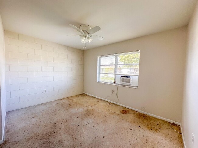 Building Photo - 2506 Ave F