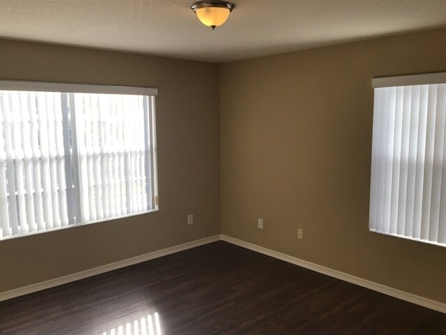 Building Photo - 10016 Caroline Park Dr