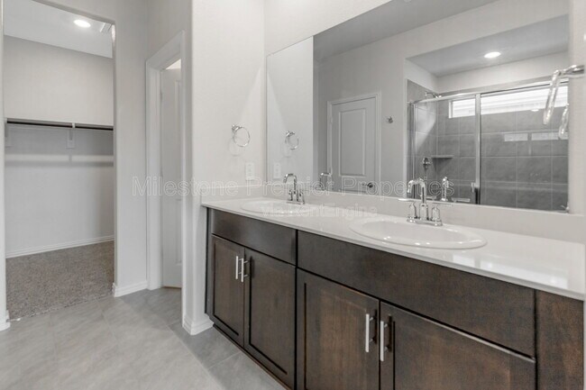 Building Photo - 2200 Dunbar Dr