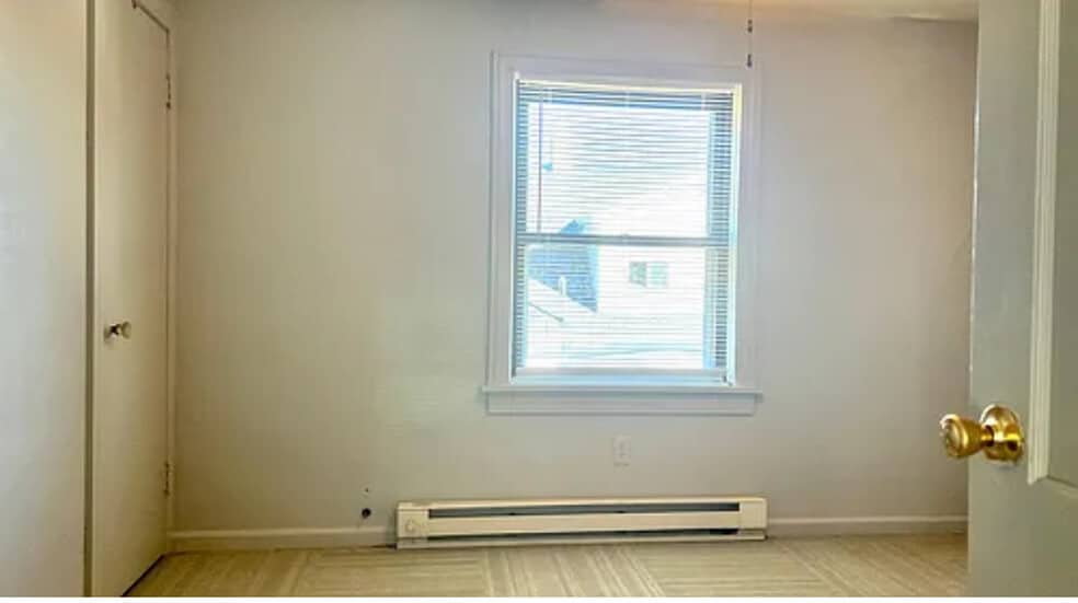 Bed 2 - 420 Taylor St