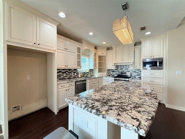 Building Photo - 4410 Sequoia Dr