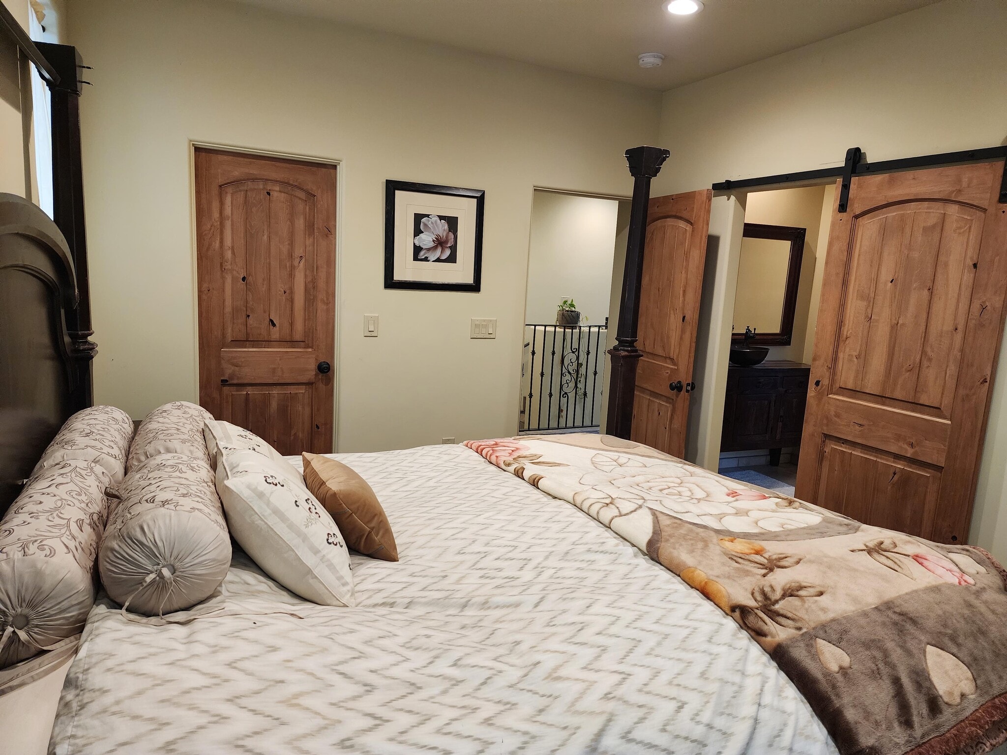 Building Photo - 2296 Holly Dr