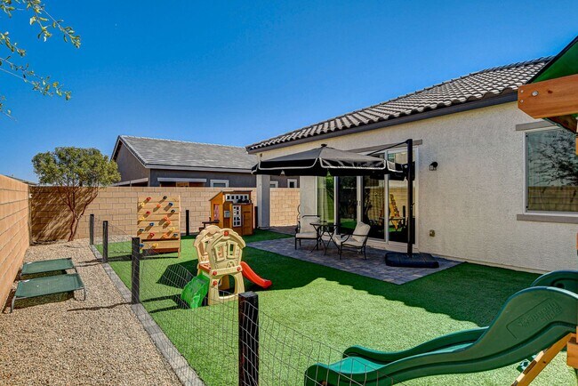 Building Photo - BEAUTIFUL 3 BED 2 BATH IN GATED MOUNTAINS ...