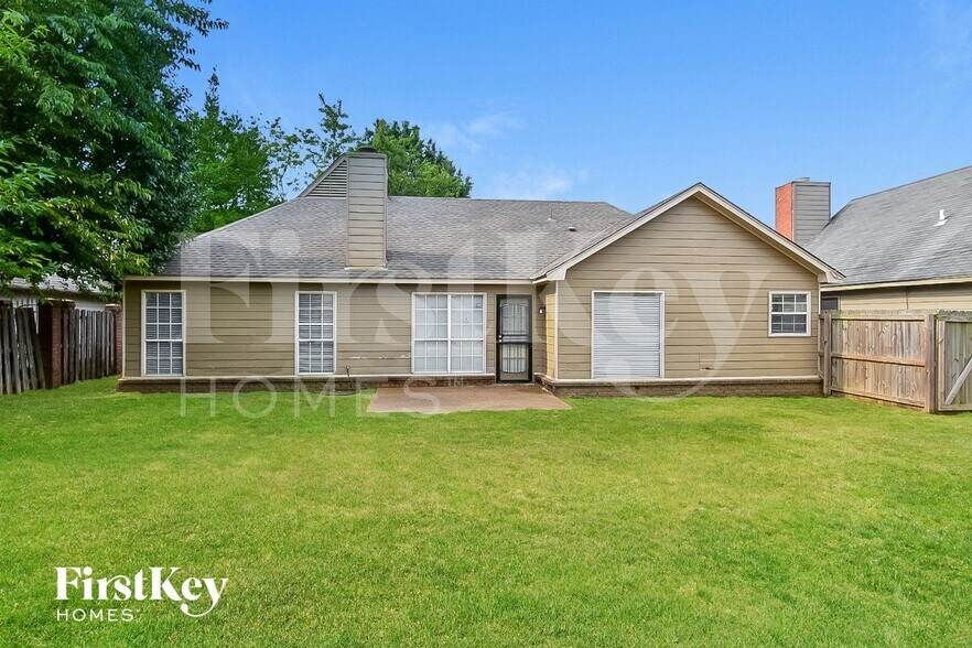 Building Photo - 6546 Valley Oak Dr