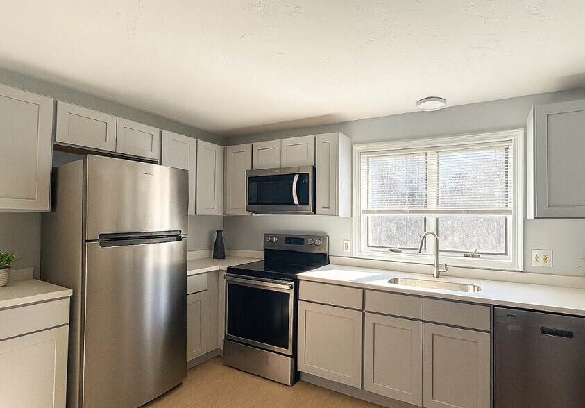 Renovated Kitchen - 350 Main St SREC SWB LLC
