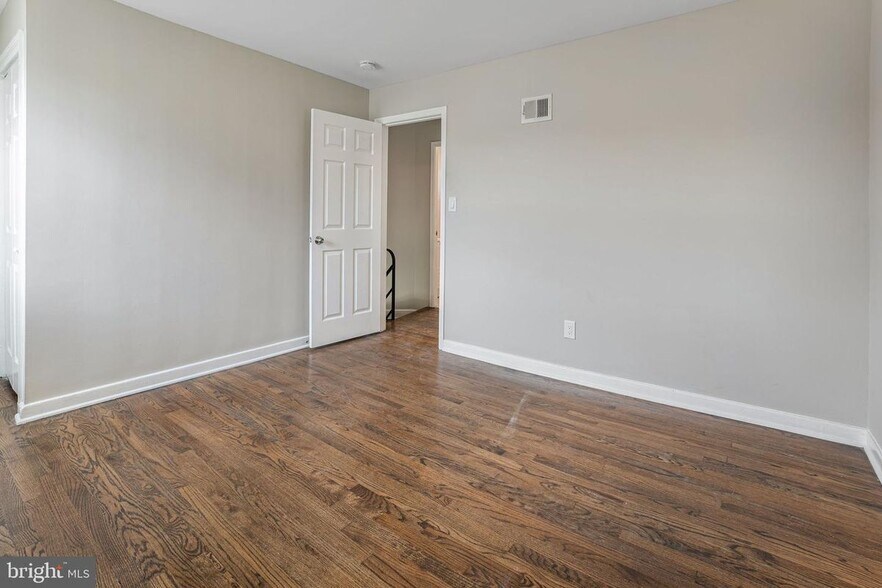 Building Photo - 3815 28th Ave