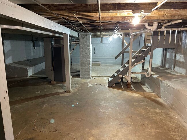 Building Photo - Florence/Minne Lusa 4 bed 2 bath house 160...