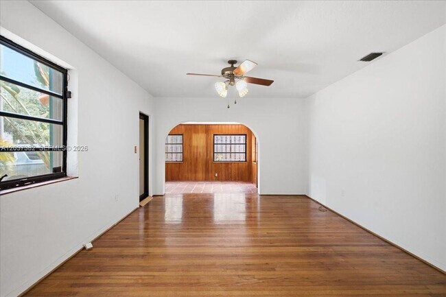 Building Photo - 2550 Trapp Ave