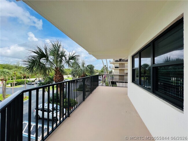 Building Photo - 10044 S Ocean Dr