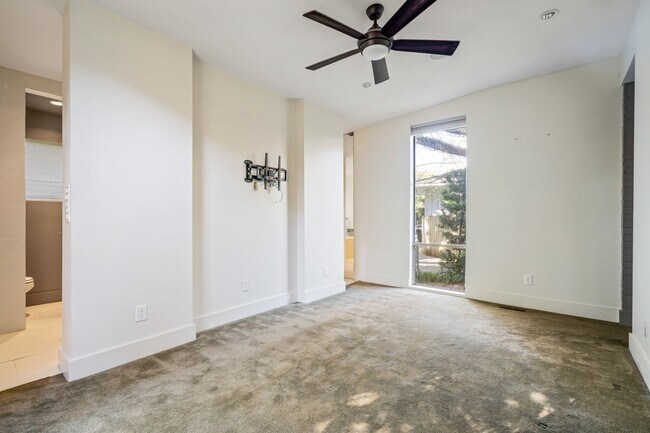 Building Photo - 2/2 with carport - fenced backyard