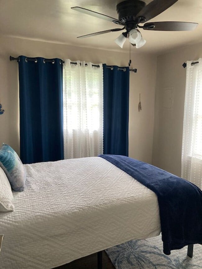 Building Photo - Furnished Long Beach 2 Bedroom