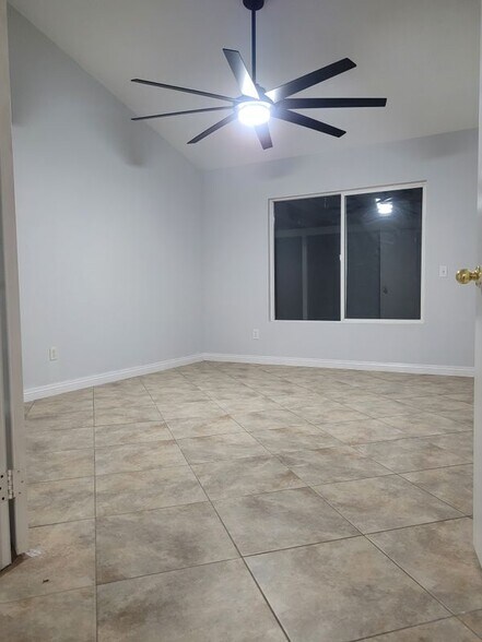 Building Photo - 18885 Oakview Way