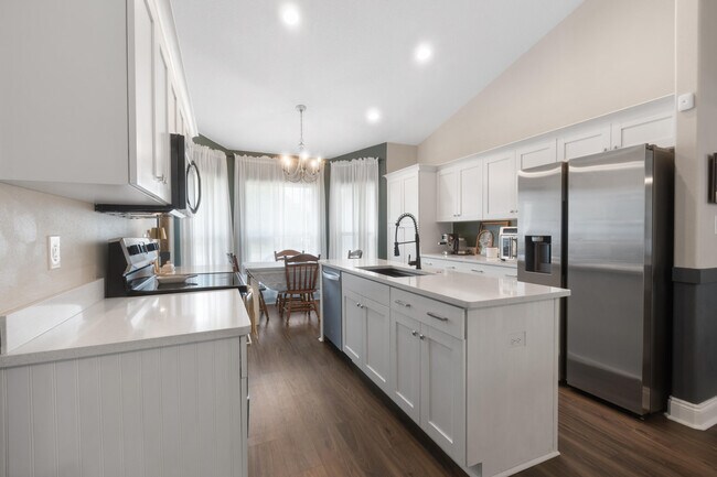 Building Photo - 6042 Capitol Dr