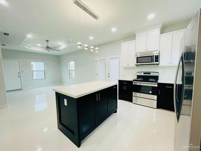 Building Photo - 14 W Rutherford Ave