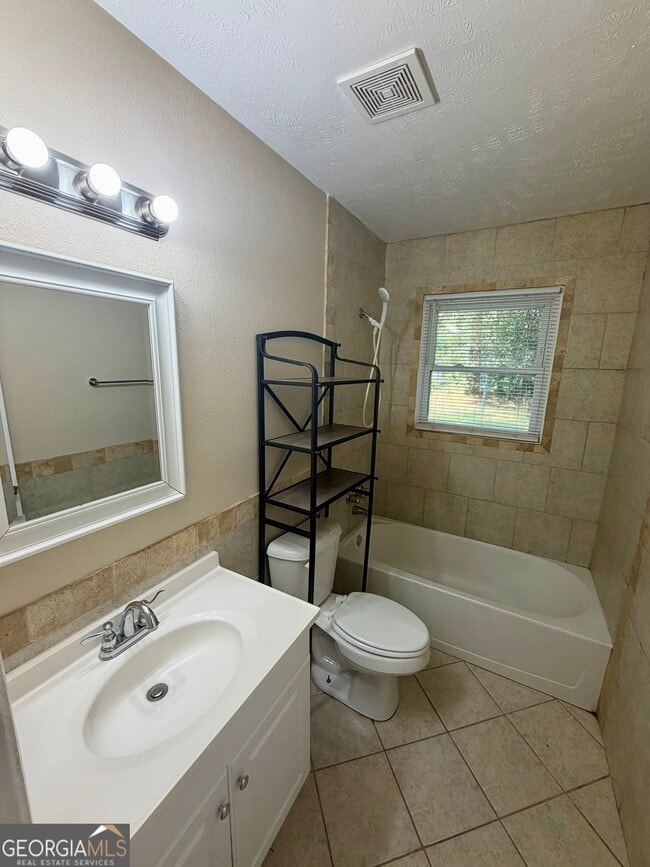 Building Photo - 814 Crestwood Terrace