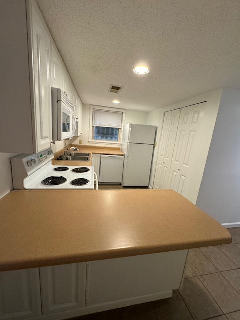 Building Photo - 303 3rd St