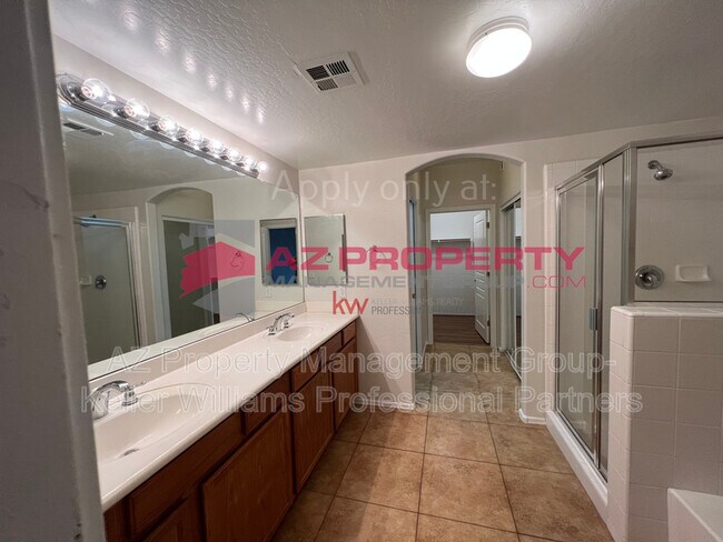 Building Photo - 955 E Knox Rd