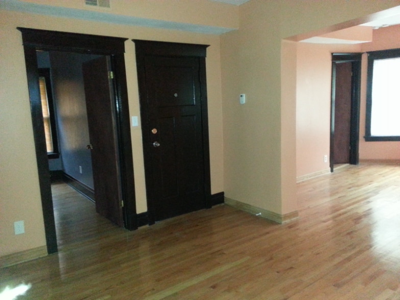 Building Photo - 300 N Lockwood Ave