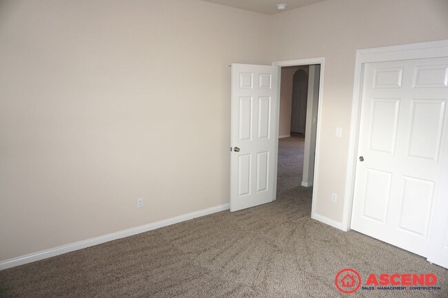 Building Photo - Charming Southwest Home!