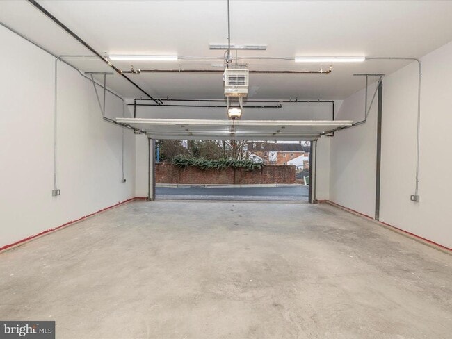 Building Photo - 210 E 2nd St