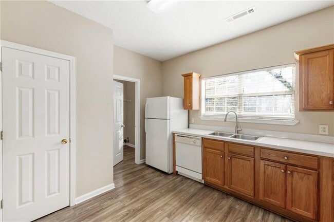 Building Photo - 6750 Sunset Hills Blvd