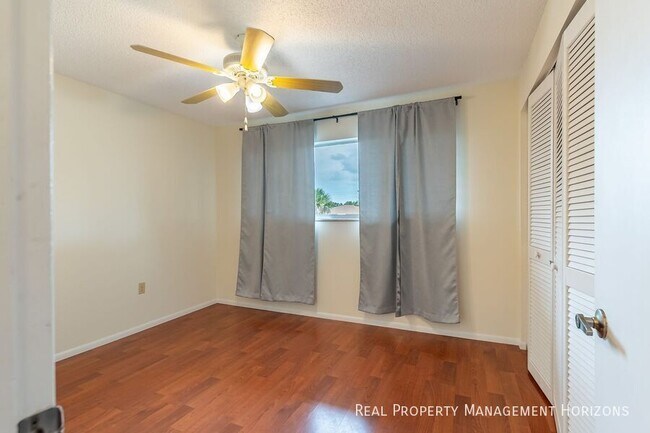 Building Photo - 251 Fenwick Dr