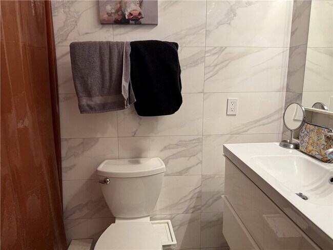 Building Photo - 7672 Amazon Dr