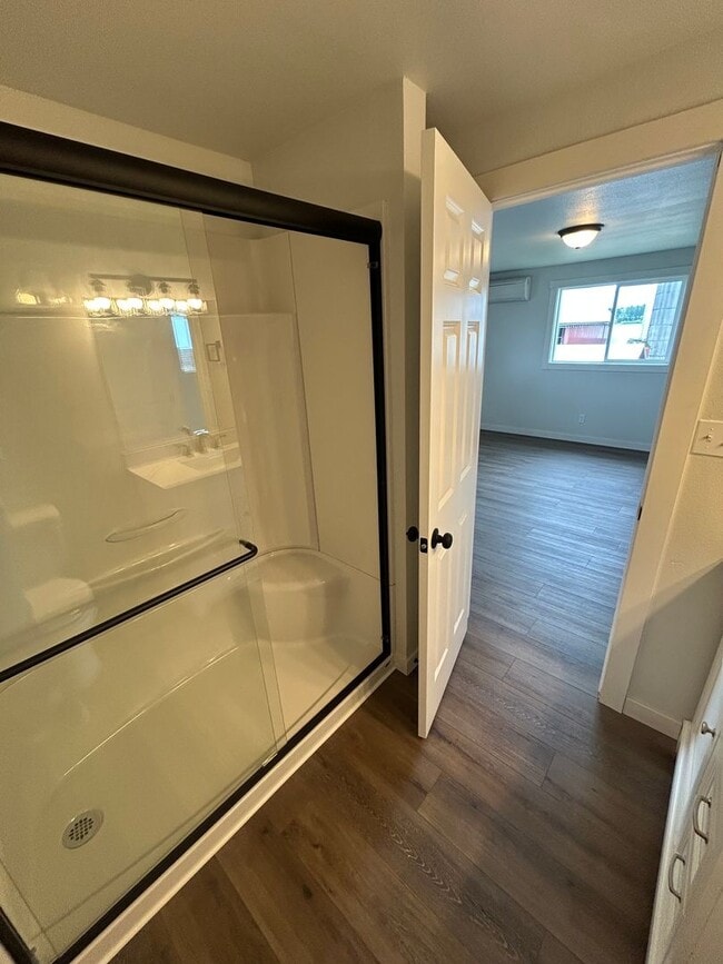Building Photo - Fully Remodeled Five Bedroom House for Rent!