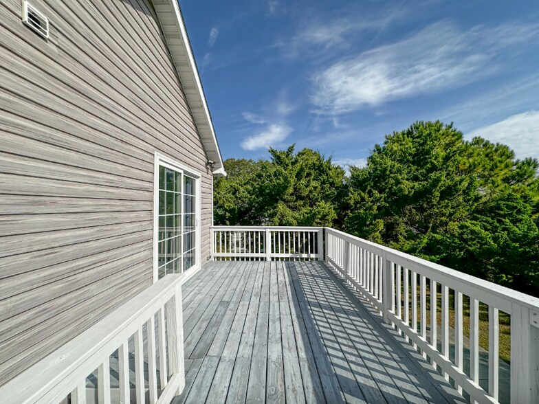 Building Photo - 2703 Homes Dr