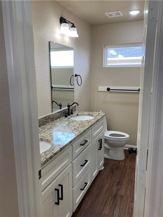 Building Photo - Duplex China Spring