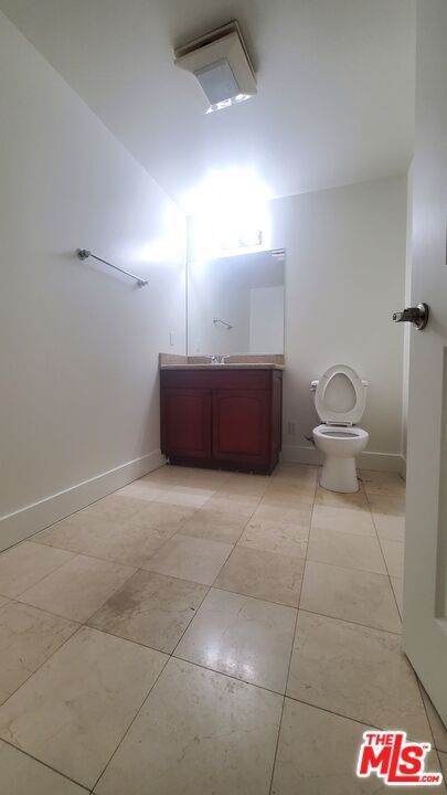 Building Photo - 962 S Gramercy Dr