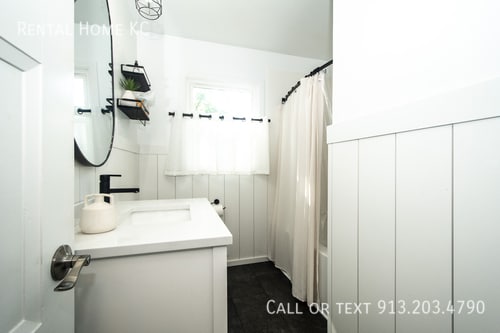 Building Photo - 6217 Glenwood-