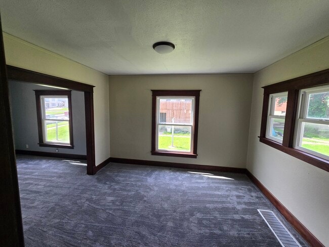 Building Photo - 112 5th St NE