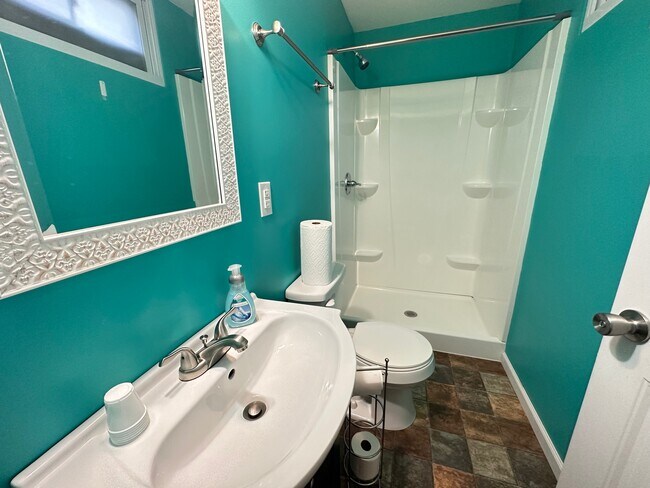 Building Photo - 9800 Spring Pointe Ct