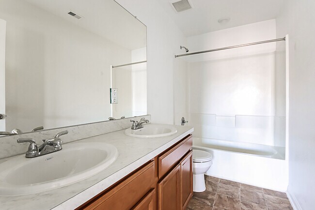 Building Photo - 14661 E Pine Heart Dr