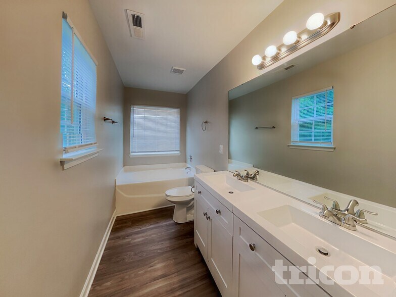 Building Photo - 309 Peachtree Rd