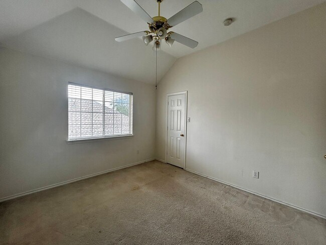 Building Photo - Spacious Home in BISD