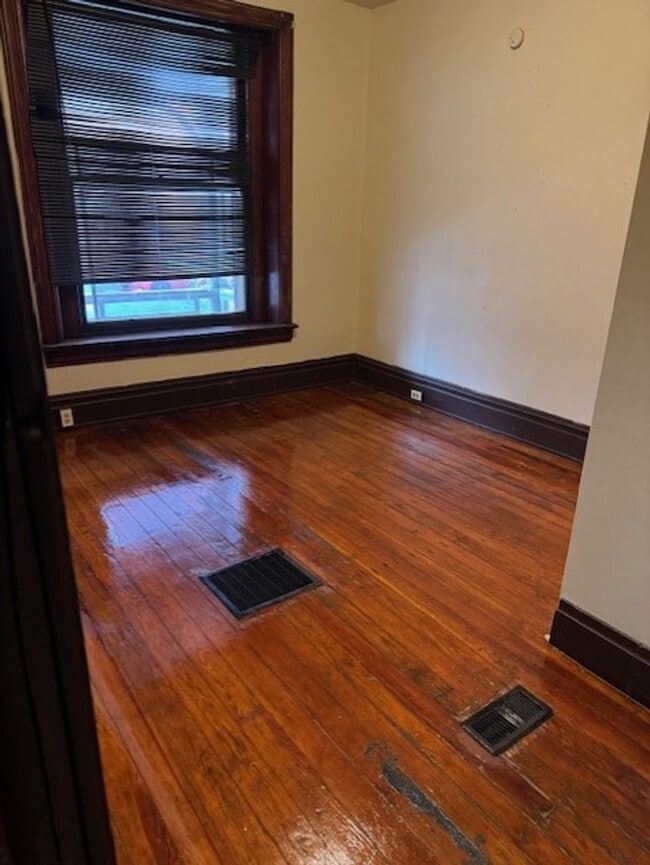 Building Photo - 1158 Mulberry St